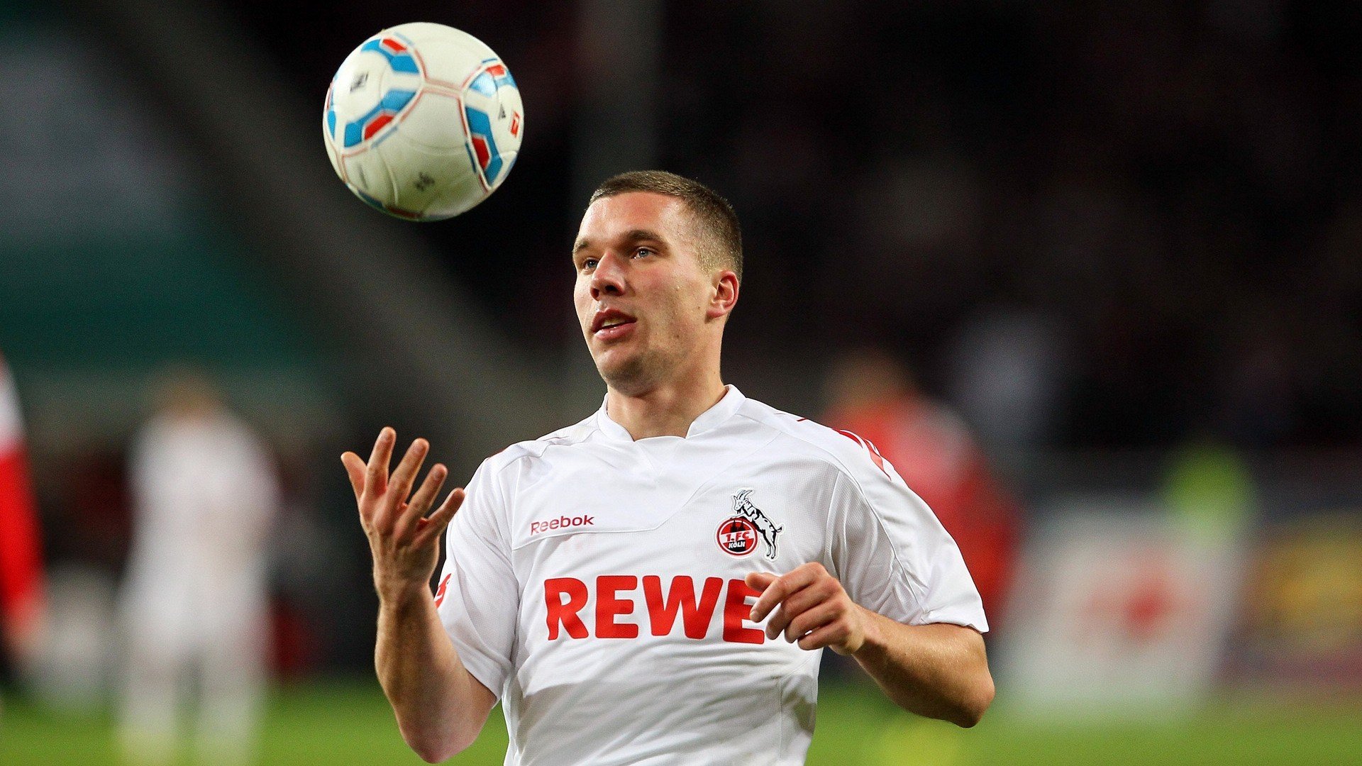 开云体育官网-巴斯托尼爆发，墨西哥压哨击败希腊，足球场上的蝴蝶效应与文明对话